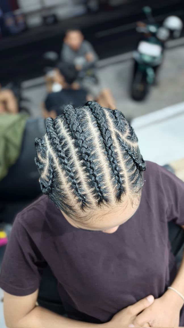 Cornrows braiding service on client